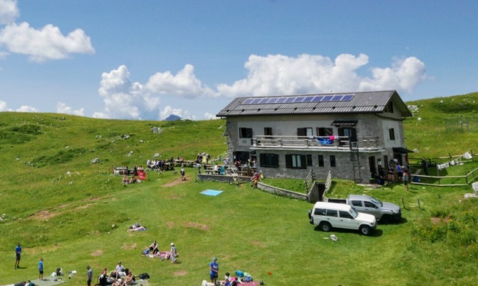 Bambina morsicata al volto da un pastore maremmano al rifugio