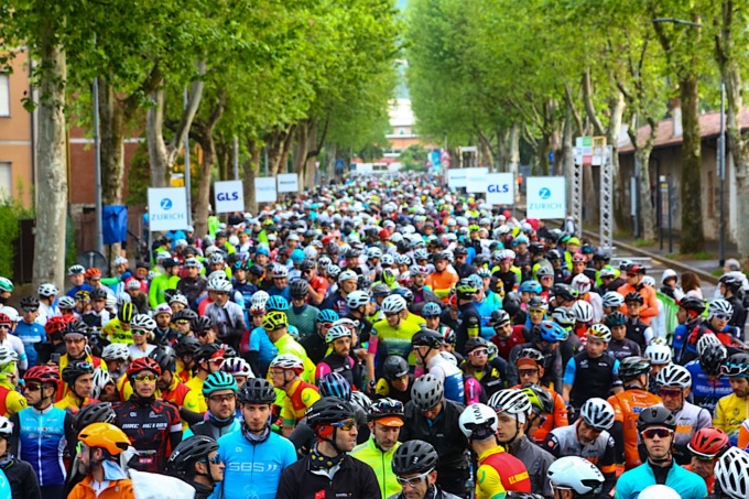 Granfondo “Felice Gimondi”, il ritorno è una festa dello sport: 3500 iscritti FOTO