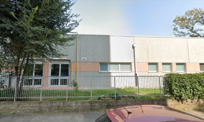 Powerbank esplode in uno zaino in  classe, sette alunni minorenni e un’insegnante intossicati