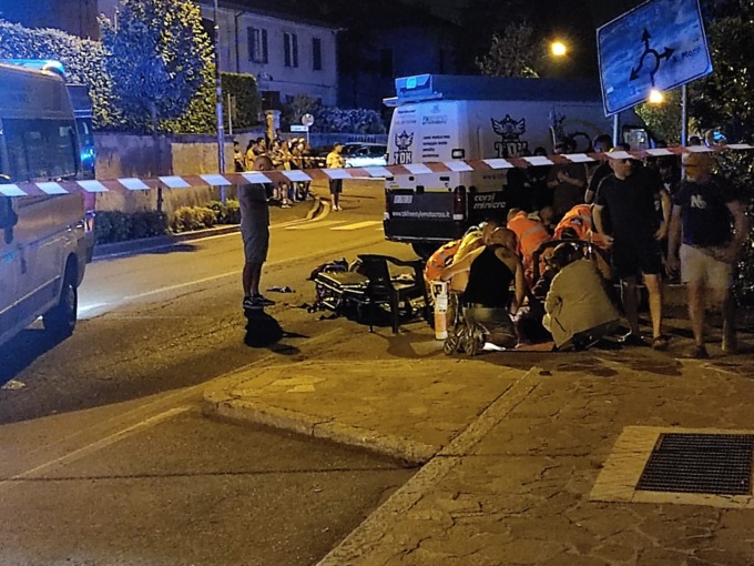 Moto travolge due ragazzi, morti il centauro e un 19enne. CHI SONO LE VITTIME