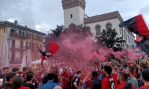 Il Milan vince il campionato dopo 11 anni e anche a Lecco esplode la festa FOTO E VIDEO