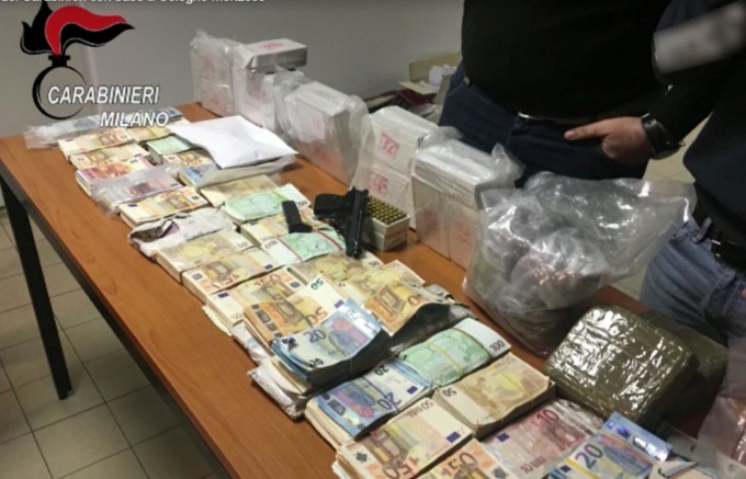 Traffico di armi e droga, 30 arresti in Lombardia
