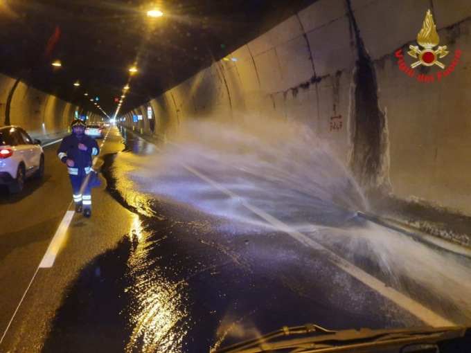 Varenna, doppio intervento dei Vigili del fuoco in Galleria Scoglio