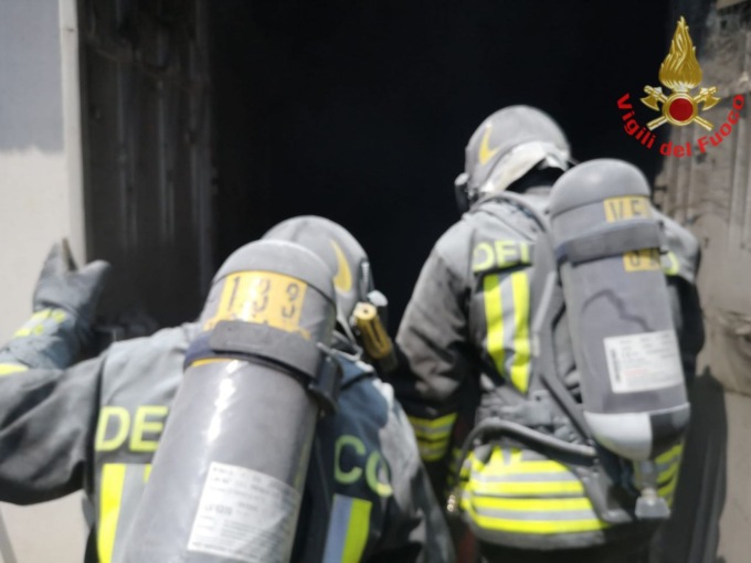 Nibionno: incendio in una cabina Enel. A fuoco anche un escavatore