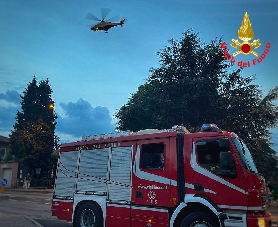 Bimba di due anni investita e incastrata sotto l'auto della mamma a ...