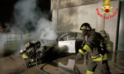 Due auto bruciate a distanza di poche ore