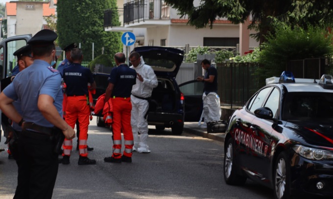 Anziana fatta a pezzi con una sega e lasciata nella vasca bagno. Ascoltata una delle figlie