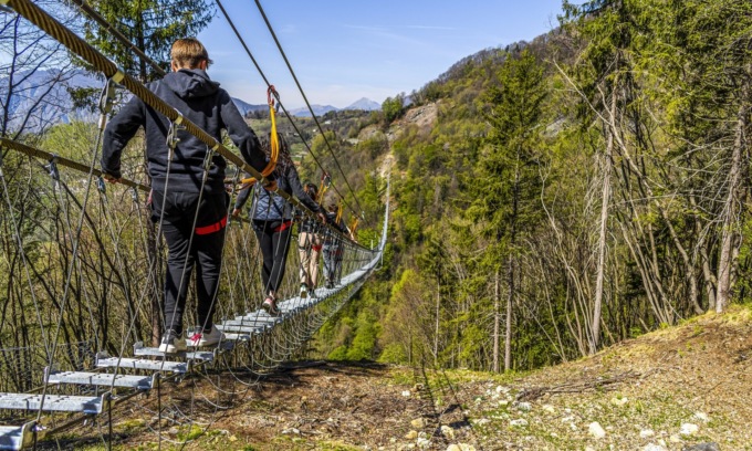 Inaugurato il ponte tibetano più lungo del mondo, aprirà a giugno