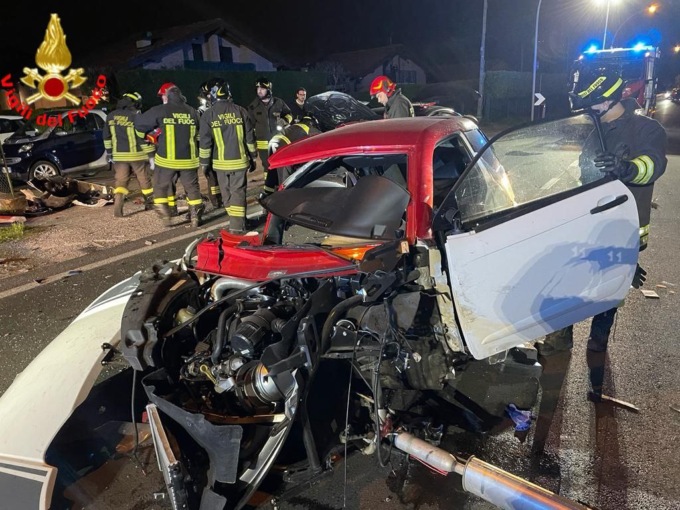 Brivio, violento frontale sulla ss342: coinvolte sei persone