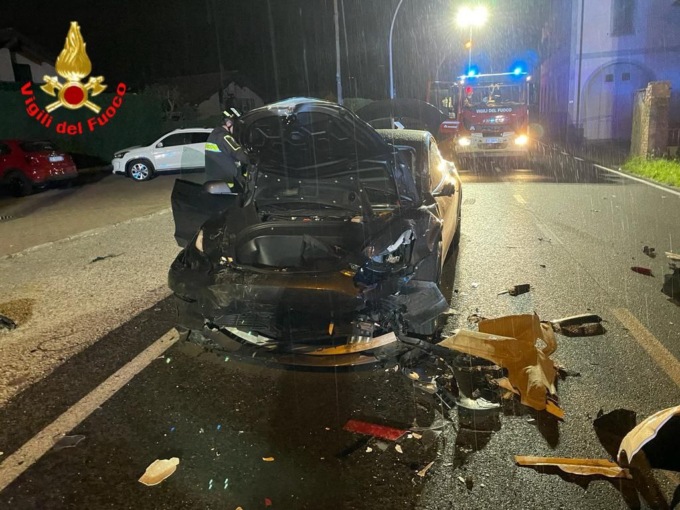 violento frontale a brivio