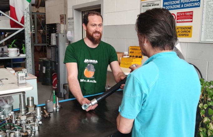 Ti si rompe un tubo flessibile? McAnik risolve immediatamente!