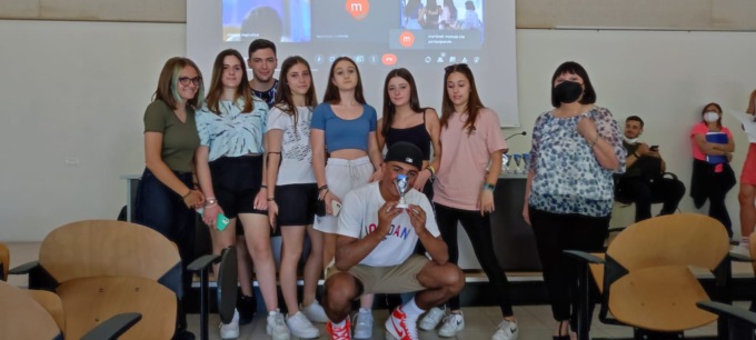 Ultimo giorno di scuola all’istituto Viganò, tra saluti e premiazioni