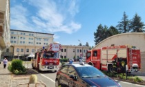 Incendio in ospedale: maxi mobilitazione a Merate, 14 pazienti trasferiti. Rogo scoppiato in una stanza dove si somministrava ossigeno