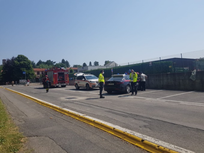 Tragedia: uomo senza vita trovato in un’auto parcheggiata da giorni. Identificata la vittima