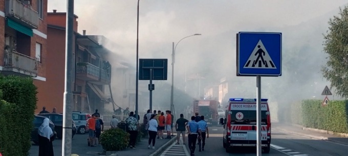 Carvico: a fuoco uno stabile, maxi mobilitazione di uomini e mezzi di soccorso