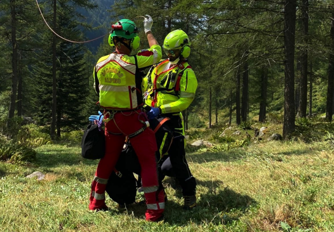 Cade nel greto di un torrente: salvata donna di Airuno
