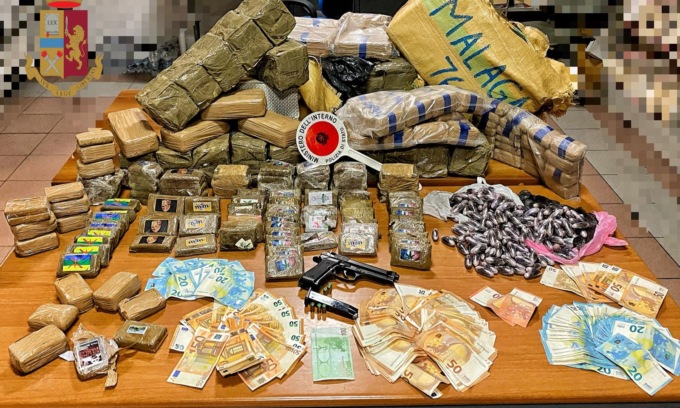 Il cane poliziotto scova oltre 120 chili di droga in un garage in Brianza