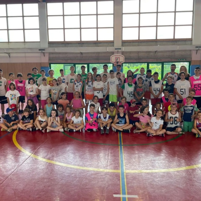 Sport e condivisione, la Caluschese Basket e gli Islanders fanno canestro insieme FOTO