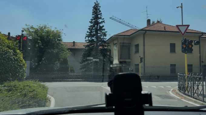 Semaforo di Montevecchia: verso Missaglia si “salta” il rosso