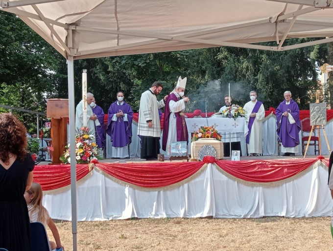 Parco Verde gremito per l’ultimo saluto a Suor Luisa Dell’Orto | VIDEO E FOTO