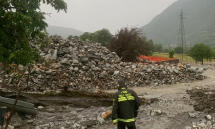 Vigili del fuoco lecchesi in aiuto dei paesi bresciani alluvionati