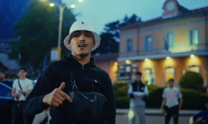 9 arresti all’alba per la violenza tra bande di rapper