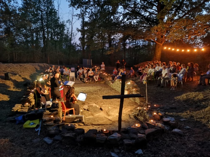 Isola, grande successo per il concerto “Un viaggio nel Medioevo”