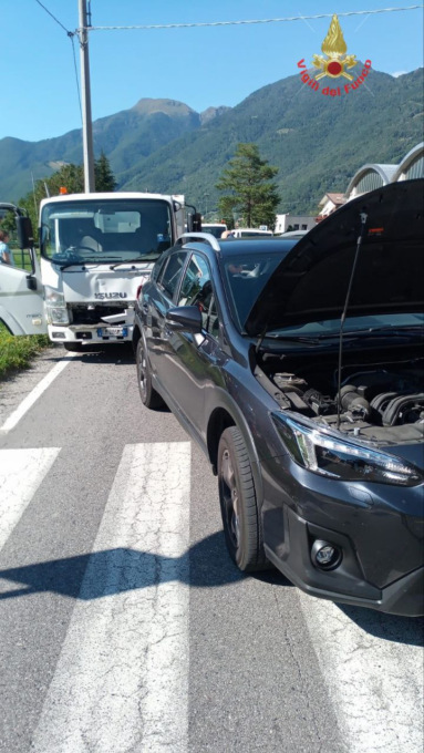 Incidente tra camioncini, intervengono i vigili del fuoco