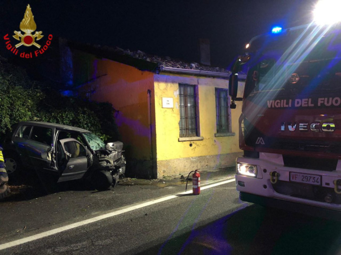 Brutto incidente lungo la provinciale: grave un 31enne