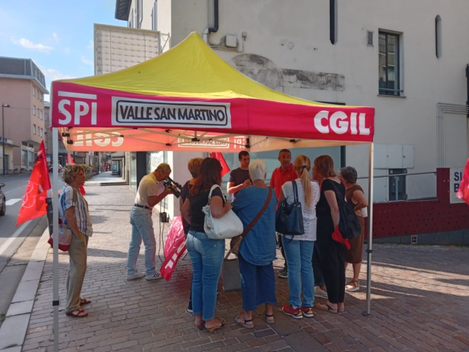 Presidio delle lavoratici ex Legler senza stipendio da aprile