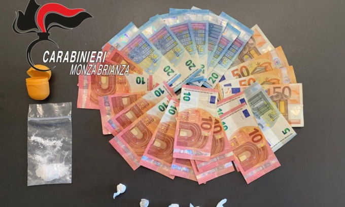 Pusher in fuga nei campi con la droga, inseguito e arrestato dai Carabinieri