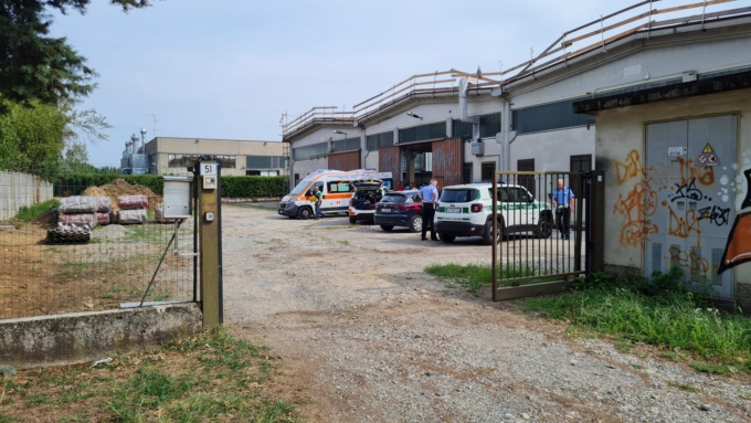 Riservata la prognosi dell’operaio 50enne precipitato