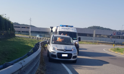 Scontro auto bici alla rotonda: mobilitati sanitari e Carabinieri