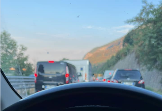 Ciclista investito in super,  lunghe code