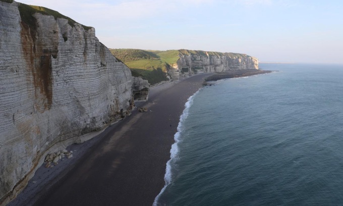 Si butta da una scogliera in Salento: grave giovane brianzolo