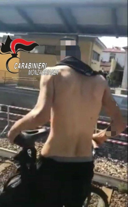 Arrestati due noti trapper per per minacce razziali e rapina