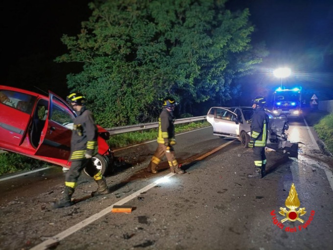 Gravissimo incidente nella notte: 18enne in terapia intensiva