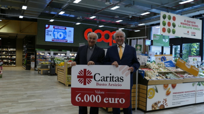 Coop Lombardia per il sociale: donati 6mila euro alla Caritas di Busto Arsizio