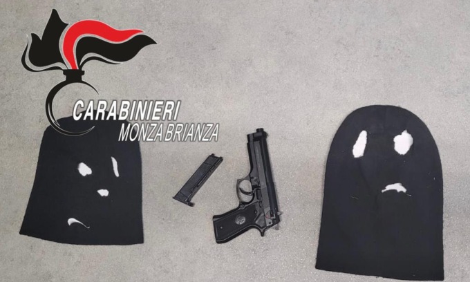 Notte di terrore in Brianza: due giovani armati di pistola rapinano i passanti. Arrestati