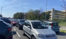 Traffico del primo giorno di scuola, via Campi da bollino nero