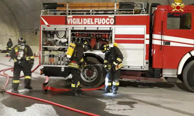 Si ribalta in gralleria in Super: ferito un 22enne