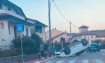 Incidente all'alba: auto si ribalta, soccorso un giovane