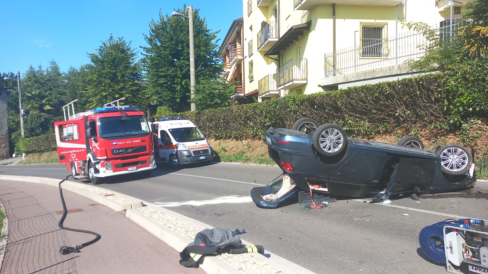 49enne si ribalta con l'auto a metano: è gravissima