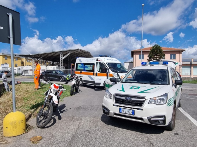 Scontro auto-moto: coinvolti due giovani fratelli