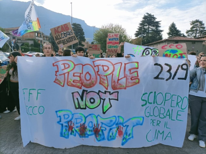 People not Profit: moltissimi giovani al Fridays for future