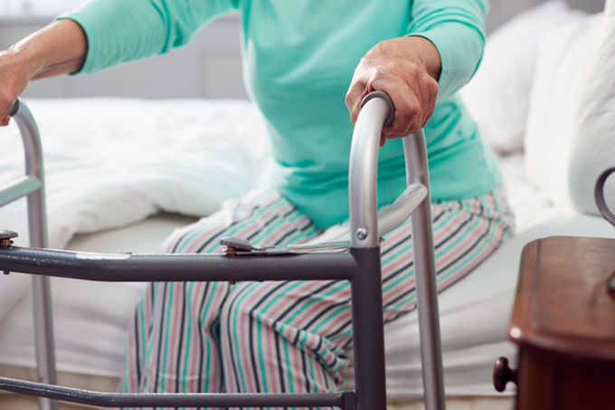 Dai deambulatori all’alza coperta, ecco tutti gli strumenti che migliorano la vita dei non autosufficienti