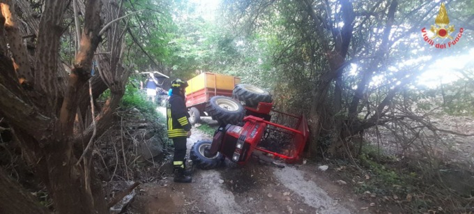 Incidente a Colle: il trattore si ribalta, ferito un 64enne