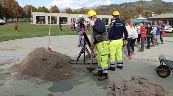 Volontari di AVPC fanno conoscere la Protezione Civile