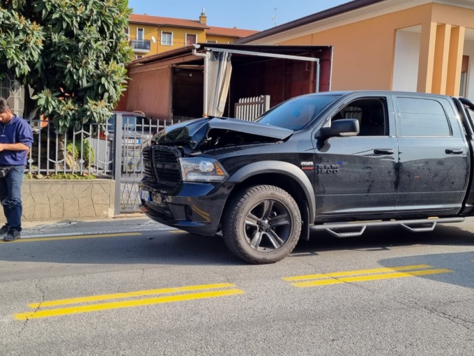 Tamponamento nella mattinata, 25enne in ospedale