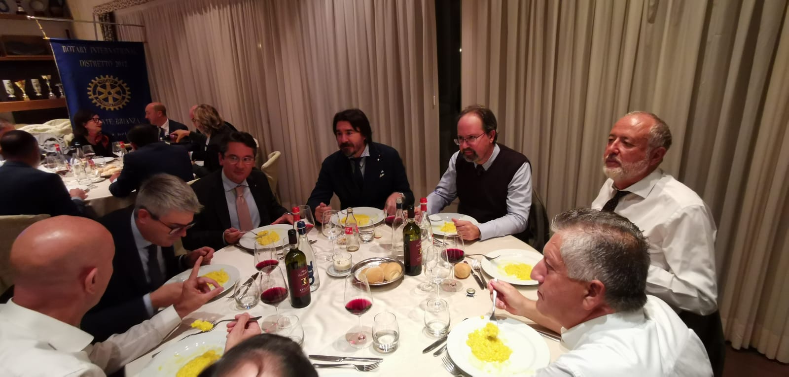 Il Governatore Davide Gallasso in visita al Rotary Club Merate Brianza presso il Lido di Imbersago_html_7ef44e9a75061365